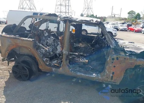 2020 Jeep Wrangler Unlimited Sahara Altitude 4X4 z USA, uszkodzony, nr VIN 1C4HJXEN3LW105453